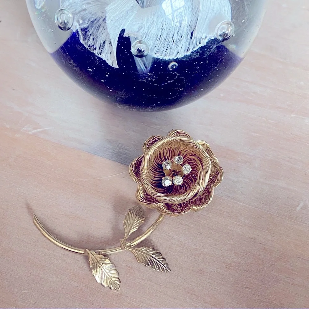 Gold Tone Flower Pin Brooch - Picture 1 of 5
